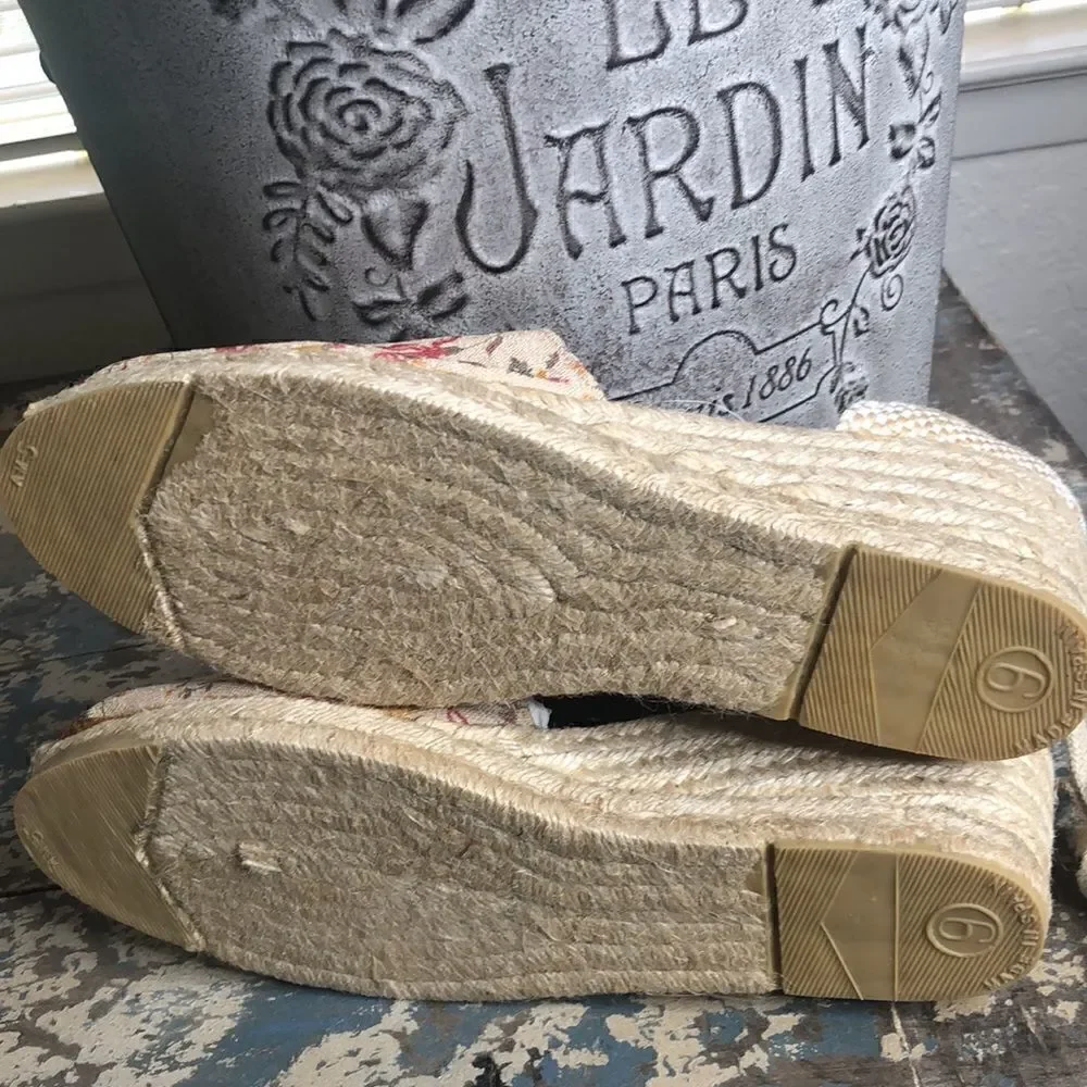 Andre Asous Woven Natural Floral Design Canvas Espadrille Shoes NWOT